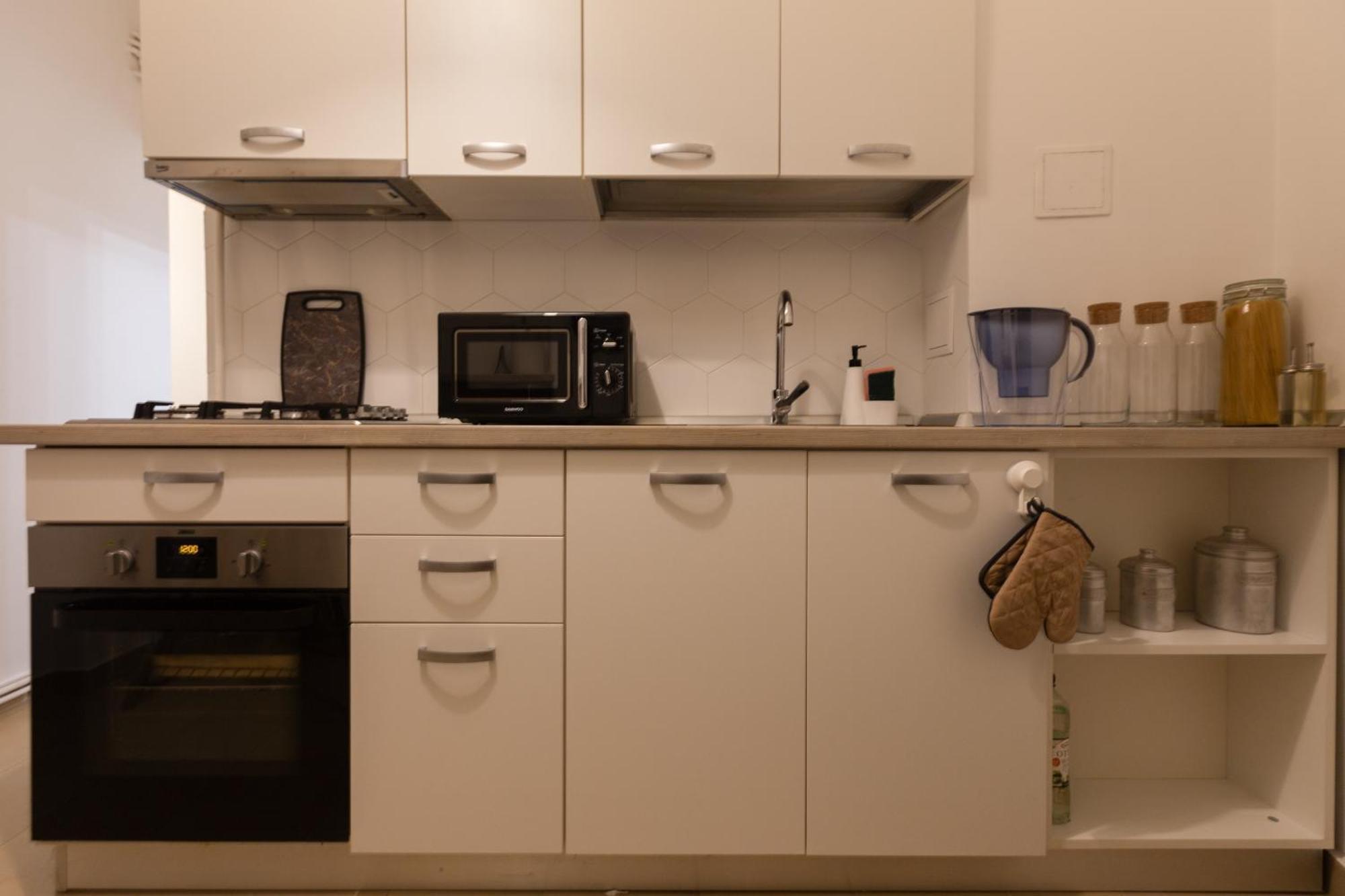 Ultracentral Hong Kong 3 Bdrm Apartment Bukarest Exteriör bild