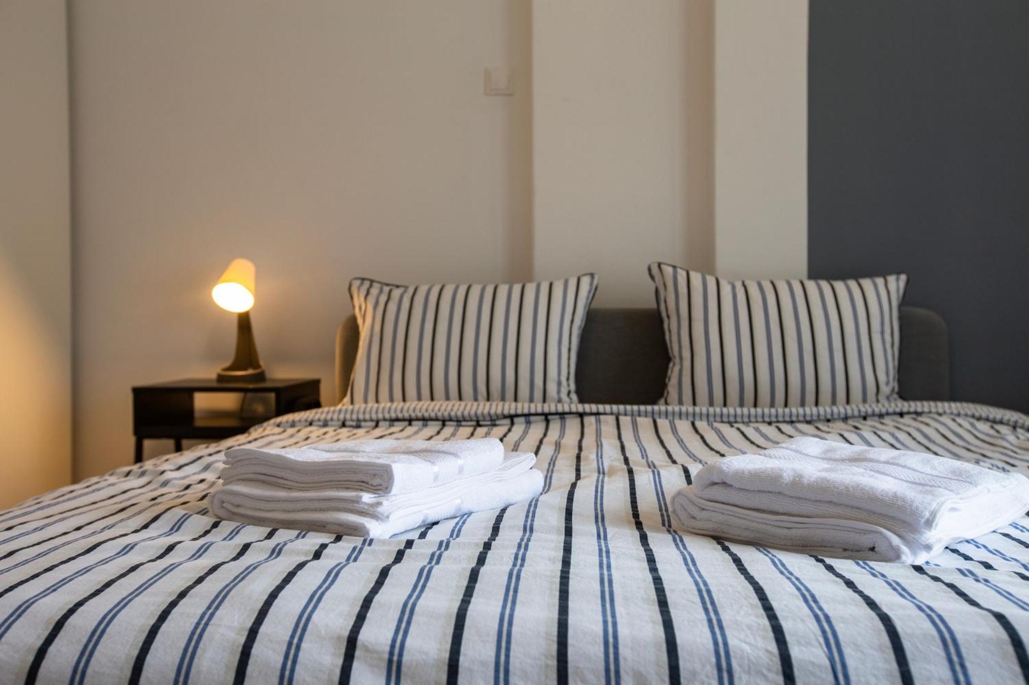 Ultracentral Hong Kong 3 Bdrm Apartment Bukarest Exteriör bild