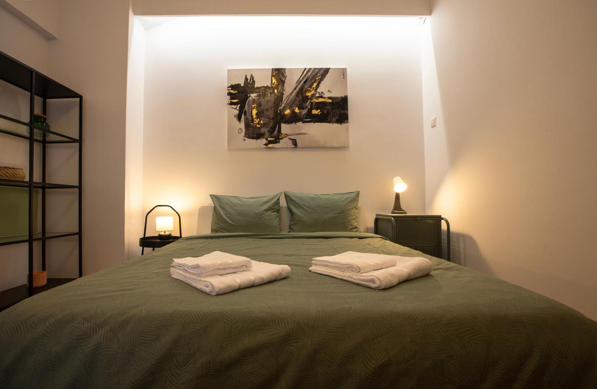 Ultracentral Hong Kong 3 Bdrm Apartment Bukarest Exteriör bild