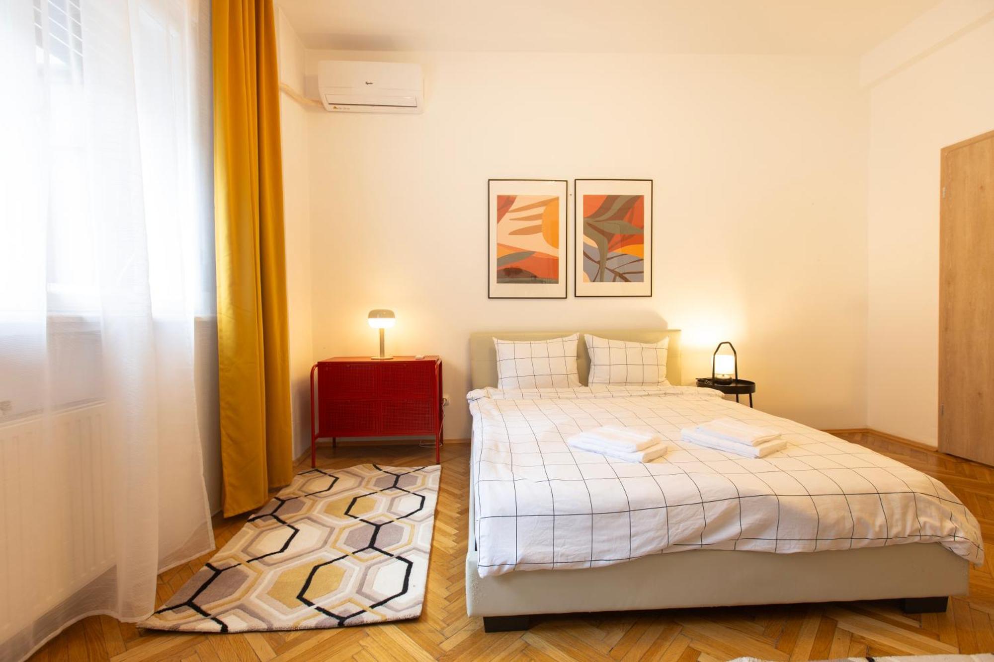 Ultracentral Hong Kong 3 Bdrm Apartment Bukarest Exteriör bild