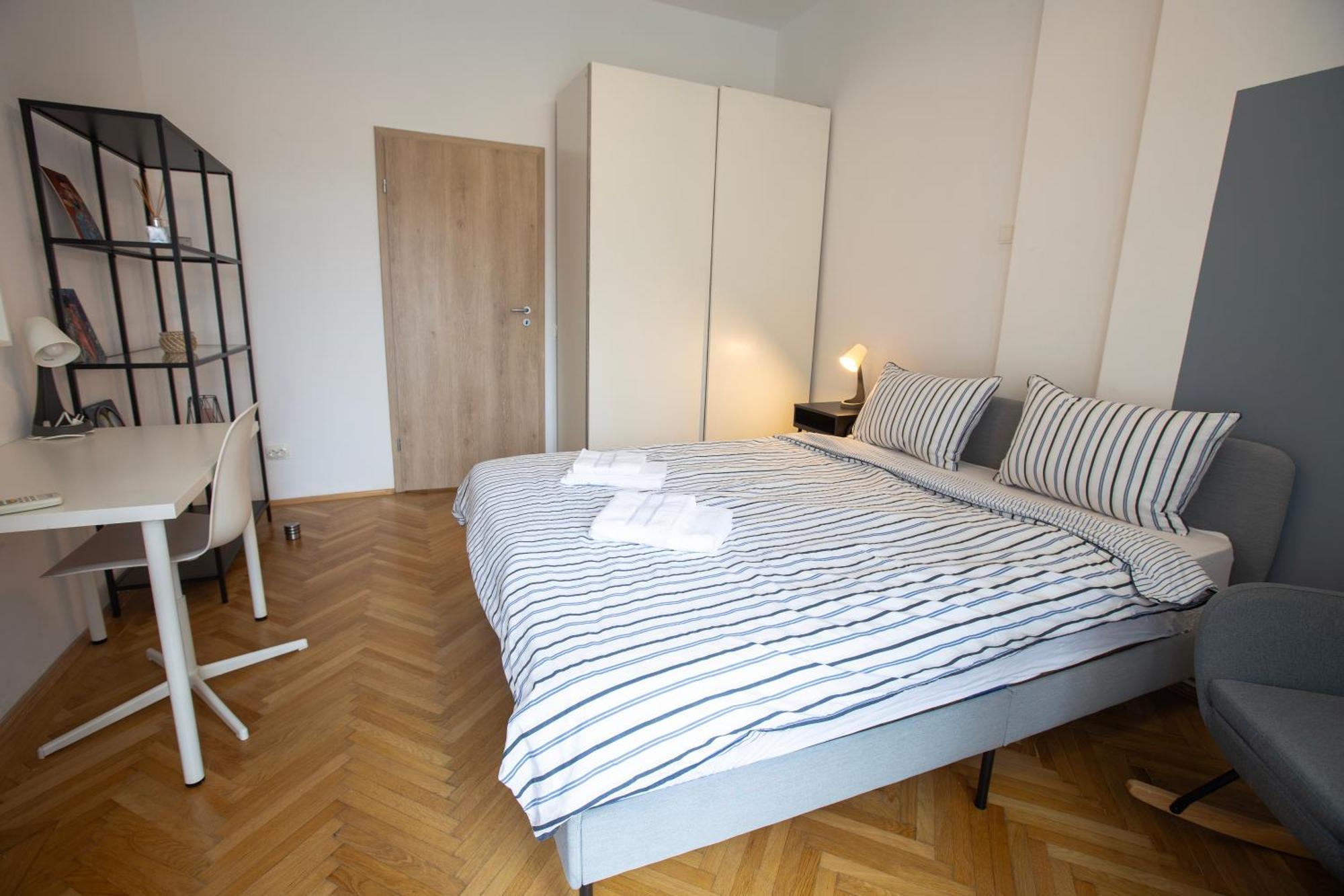 Ultracentral Hong Kong 3 Bdrm Apartment Bukarest Exteriör bild