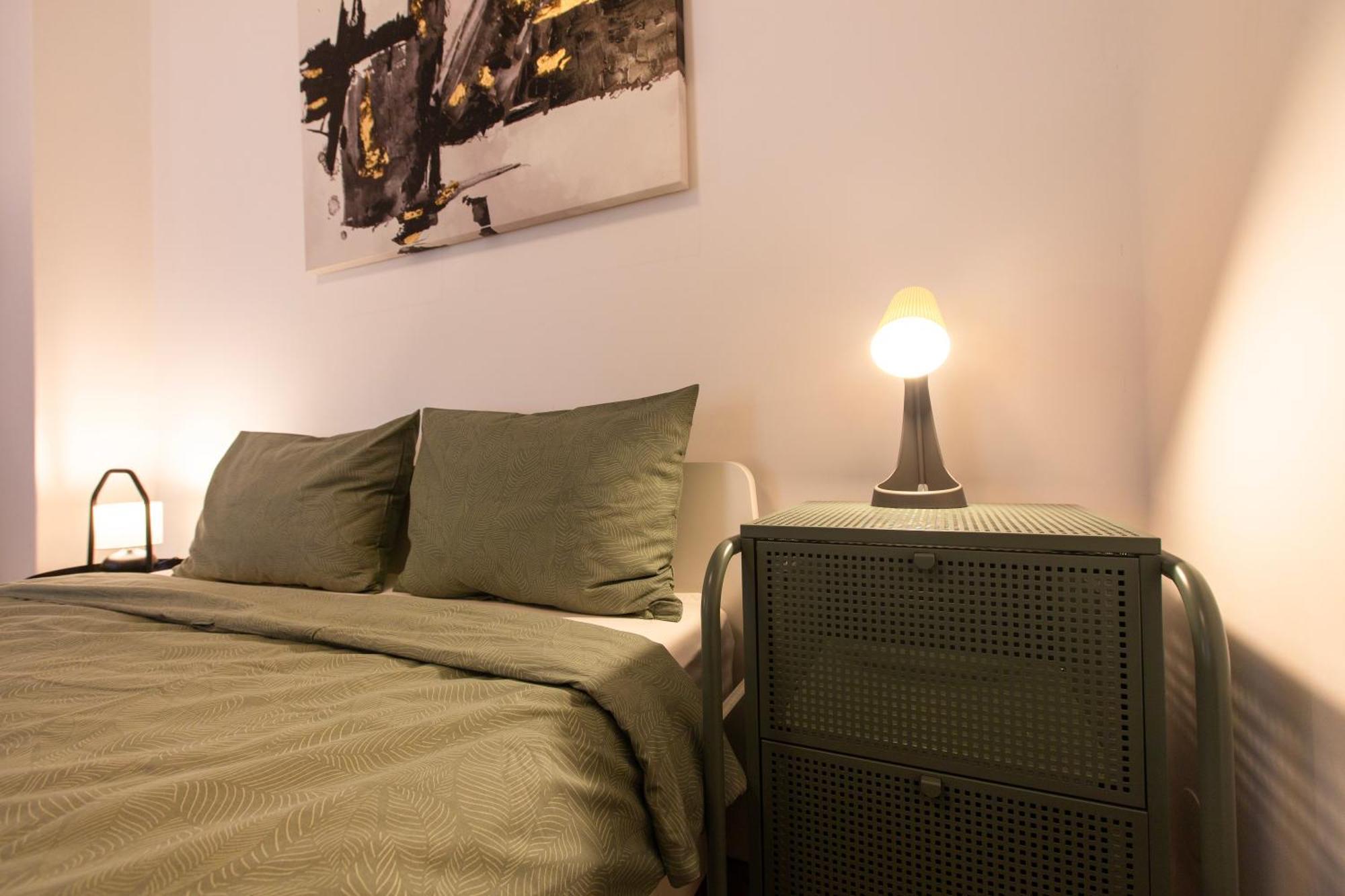 Ultracentral Hong Kong 3 Bdrm Apartment Bukarest Exteriör bild