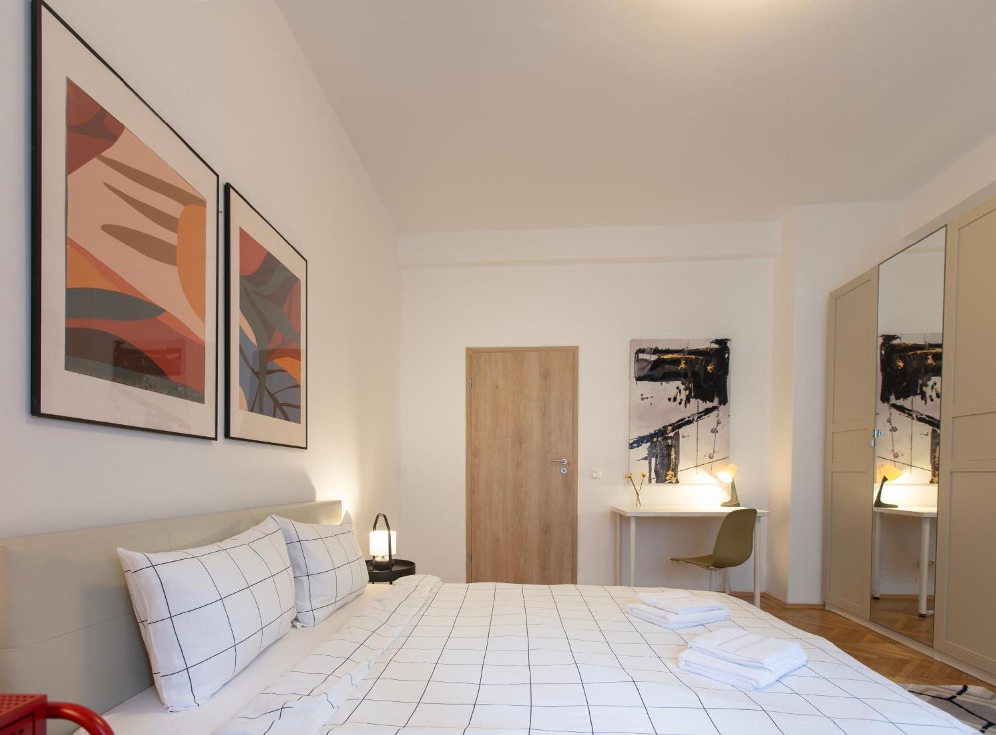 Ultracentral Hong Kong 3 Bdrm Apartment Bukarest Exteriör bild