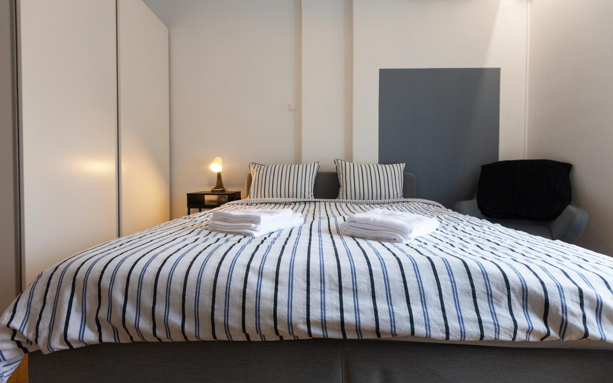 Ultracentral Hong Kong 3 Bdrm Apartment Bukarest Exteriör bild