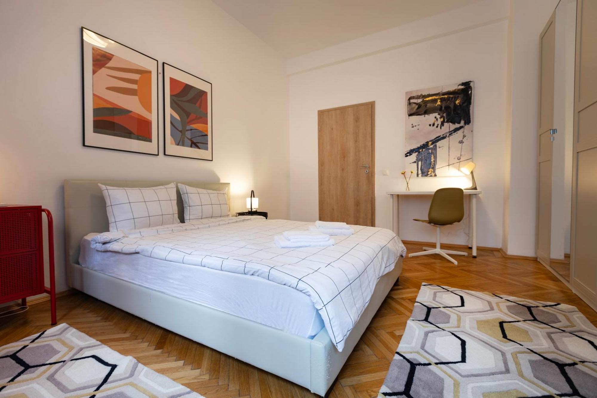 Ultracentral Hong Kong 3 Bdrm Apartment Bukarest Exteriör bild